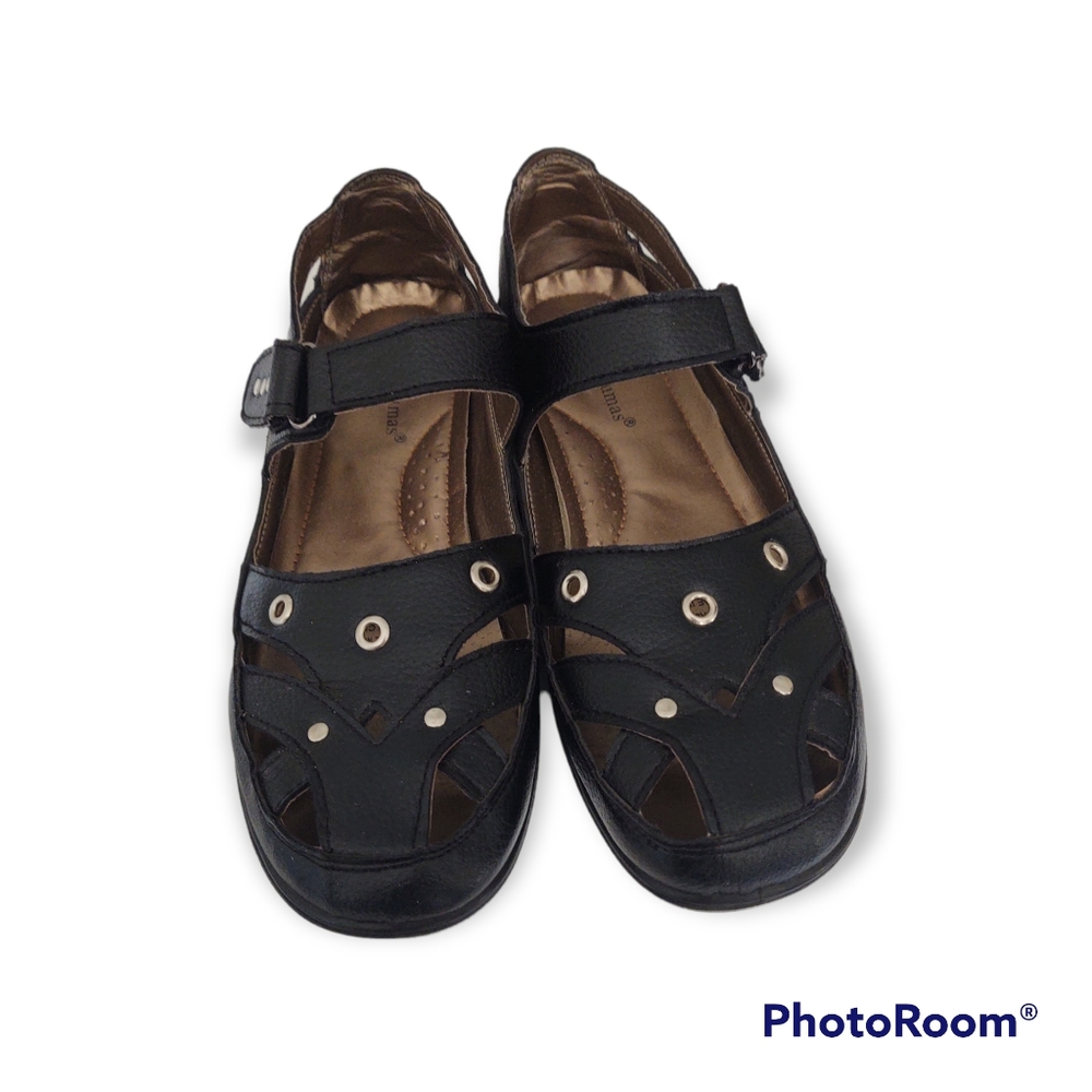 Pierre Dumas Mary Jane style flats. Size 9